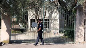 Thieves make off with Renoir art worth millions